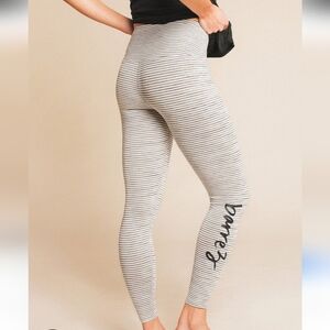 Beyond Yoga Women's White And Gray Striped Performance Leggings - Size Medium